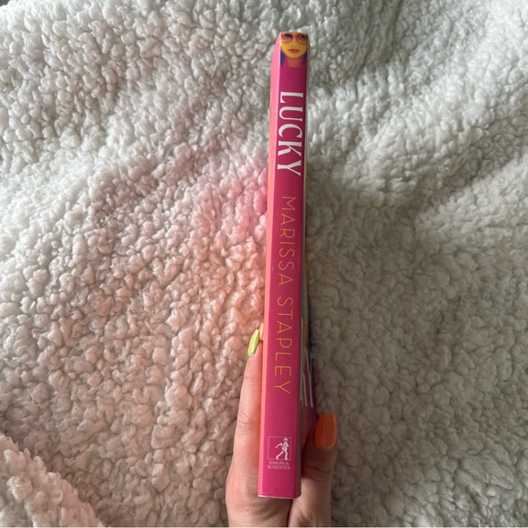 📚 4/25$ 📚 Lucky by Marissa Stapley - Picture 4 of 5